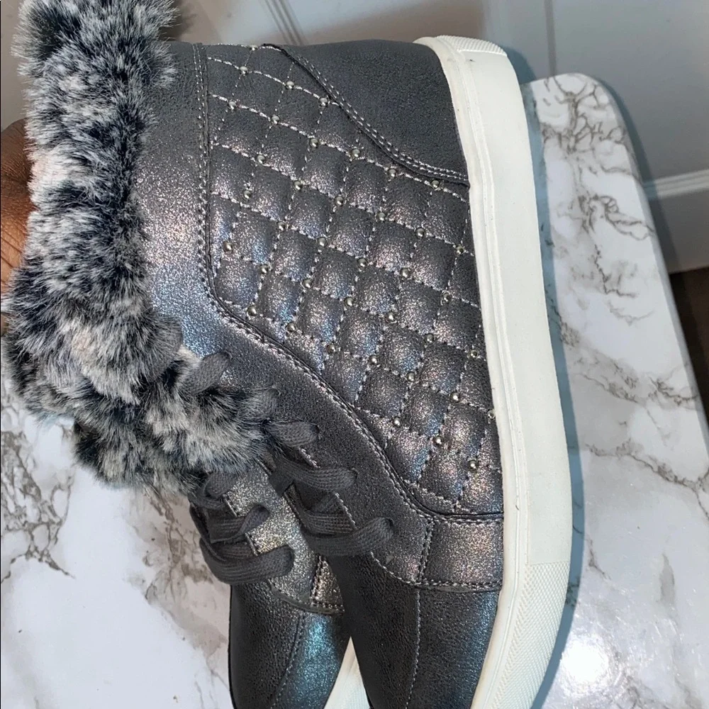 Steve Madden Kids Jfelicia sneakers with a quilted upper and faux fur trim 4